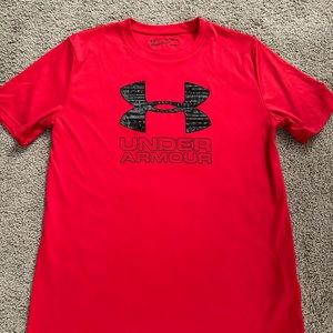 Under Armour boys size XL loose fit heatgear shirt (red)